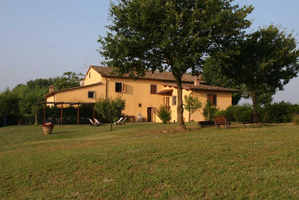 Hostal Il Nido Di Gabbiano Scarperia Exterior foto
